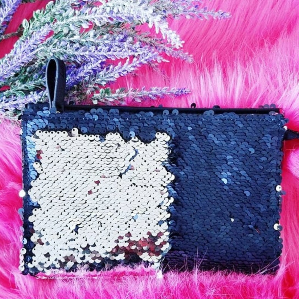 🆕️Sequined Midnight Blue/Silver Clutch
